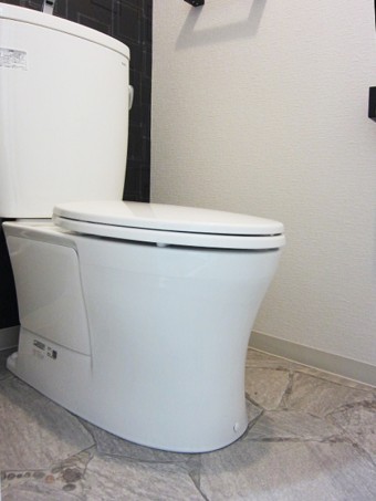 スタイリッシュなモノトーンの水周りに一新